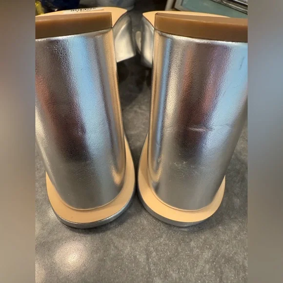 LE CHATEAU silver bow block heel mules - Picture 8 of 8